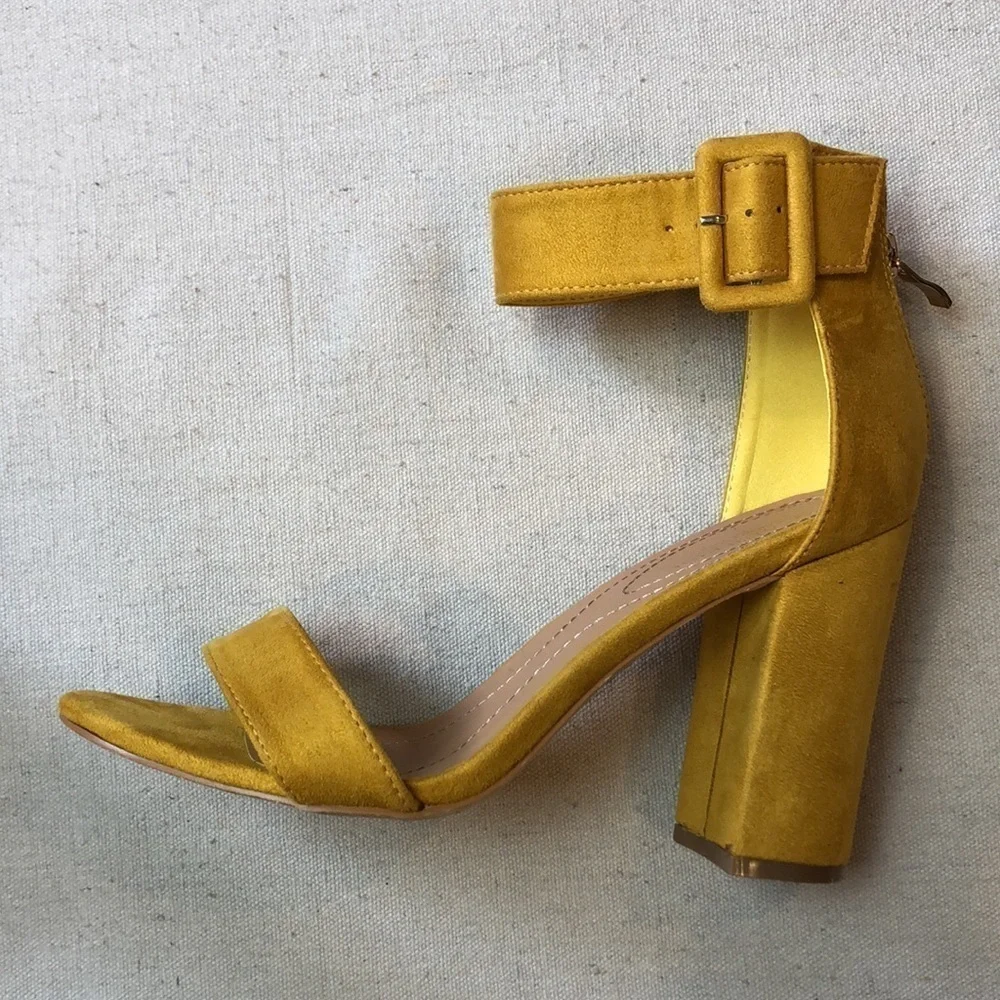 Catherine Malandrino Faux Suede Ankle Strap Sandals‎ 8